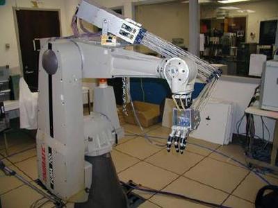 東莞首家無人工廠 一臺機器手替代八人，自動化技術引領產業變革